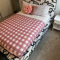Beautiful bed And Mattress 