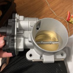 2003 Chevy Silverado  Throttle Body 