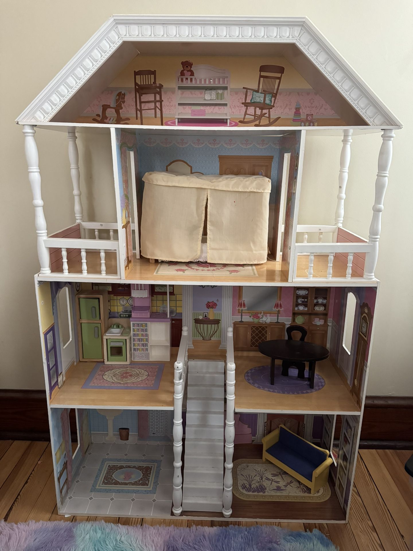 Doll House W/dolls Included