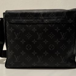 Louis Vuitton messenger bag 
