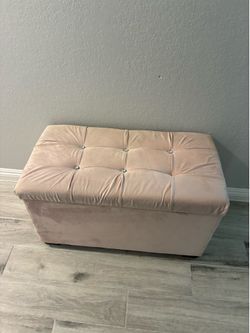 Baby pink ottoman! Very cute and girly! !!