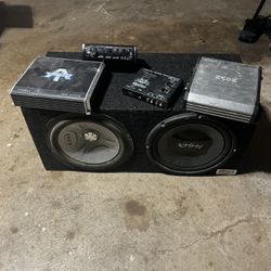 Subwoofers 12” 2 Amps Both 1000 watts With Radio And Bad Booster/equalizer