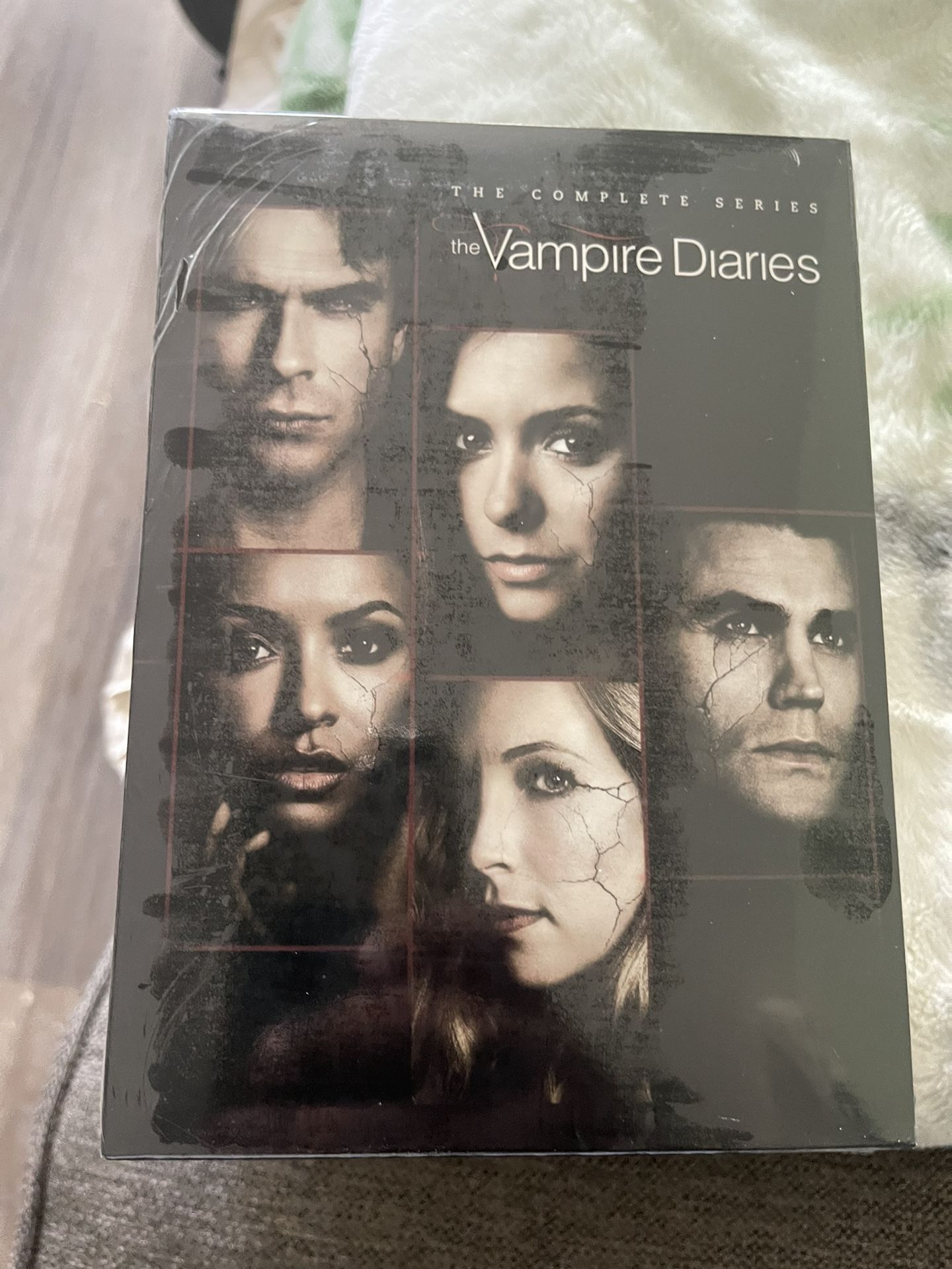 THE COMPLETE SERIES the Vampire Diaries