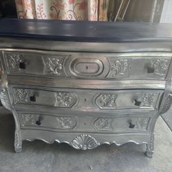 Dresser  2 Dresser$90