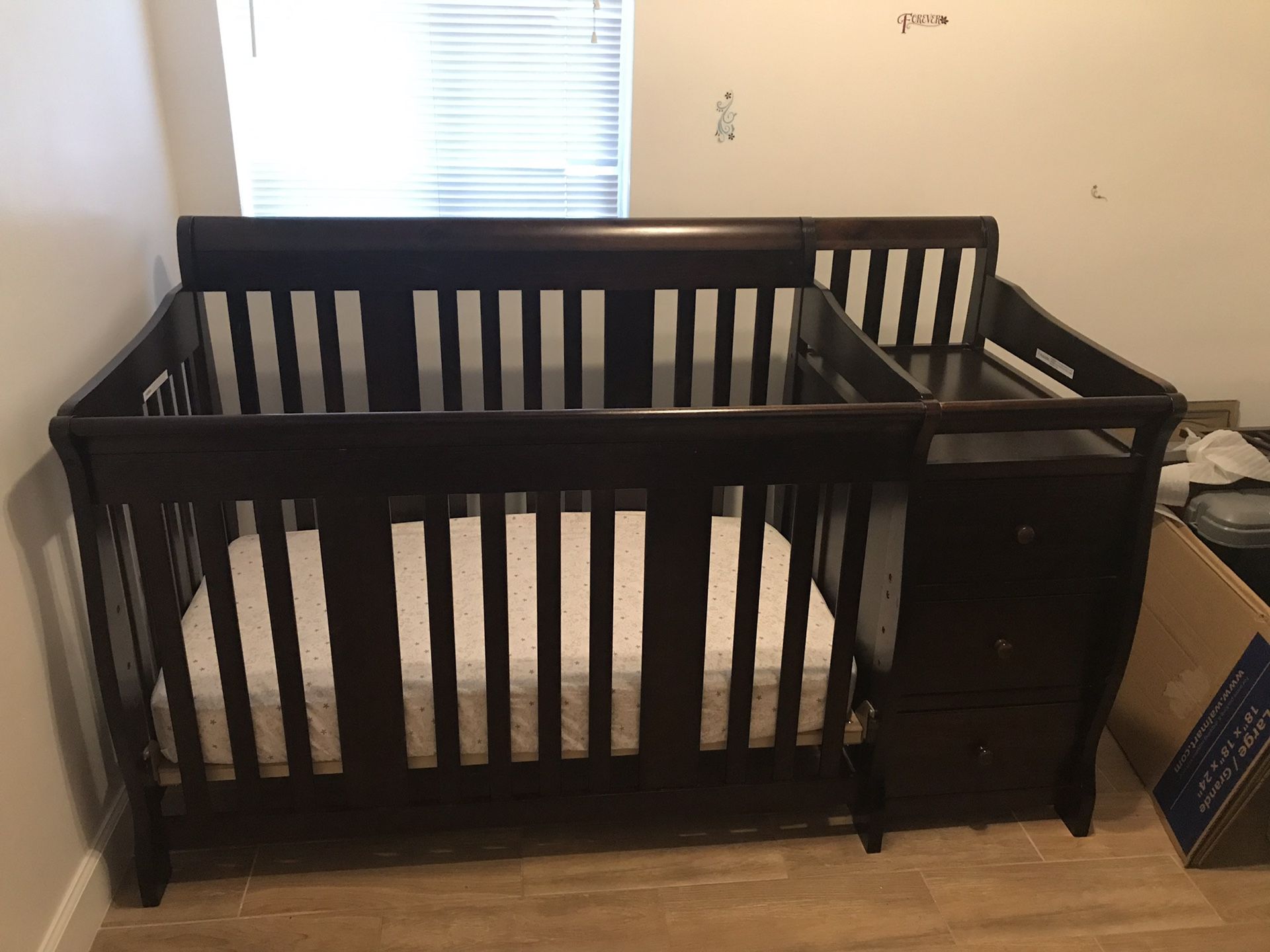 STORKCRAFT Portofino Crib with Changing Table