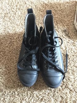 Men’s size 8.5 BLACK LEATHER LIKE NEW CONDITION