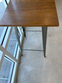 Beautiful Wooden Bar Table – Tall & Stylish 🍹🪑