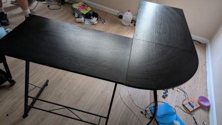 Corner desk (Not L shape)