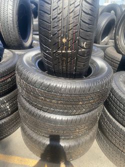 SET DUNLOP 285/60/18 SEMI NEW 95 %TREAD LIFE $300 PRICE INCLUDE PROFESSIONAL INSTALLATION AND TAX
