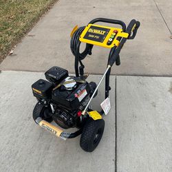 DeWalt 3600 Psi 2.5 GPM Gas Pressure Washer New 