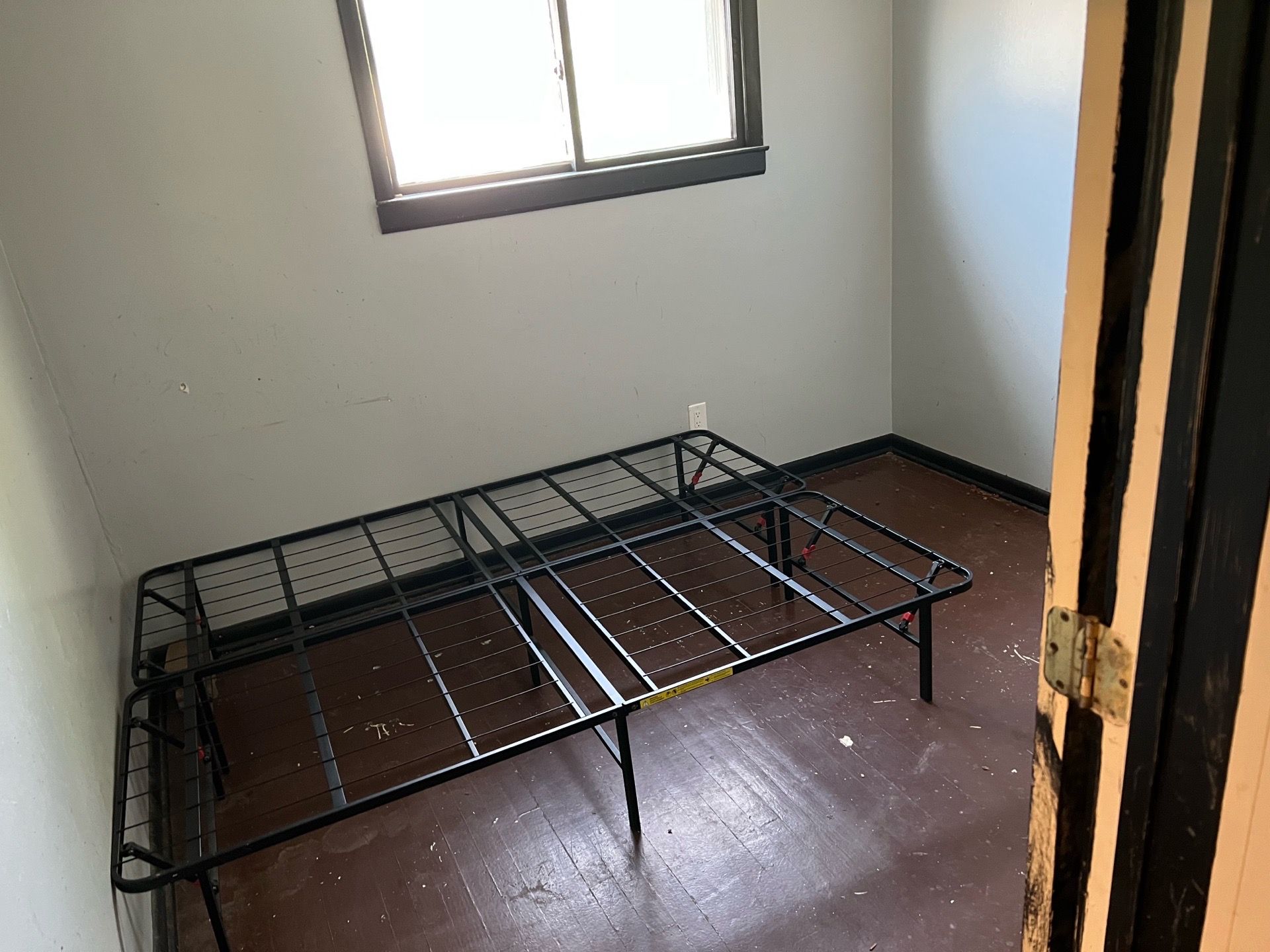 Queen size metal frame