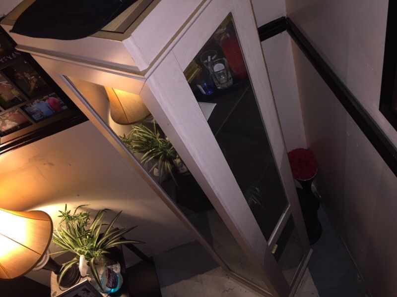 4 shelf glass cabinet