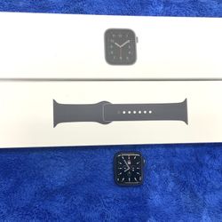 Apple Watch SE Space Gray Aluminum Case Black Sport Band For Parts Repair iCloud ON Touchscreen Action Button Siri Wristwatch 40MM EKG Tracking Sensor