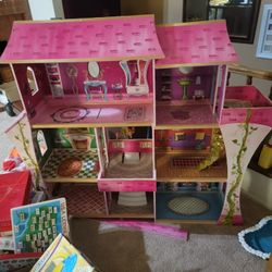 Barbie Dream House With Extras for Sale in Bayonne, NJ - OfferUp