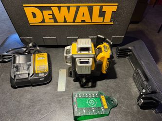 DEWALT 12V  100 ft. Green Self-Leveling 3-Beam 360 Degree Laser Level with 2.0Ah Battery, Charger and Case