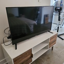 40" TV