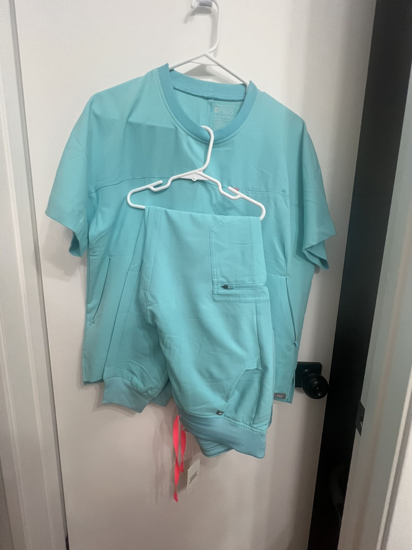 Scrub Set Women’s In Neon Blue Color