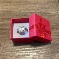 Beatiful Ring Halo W/diamonds Is Real Gold No Fake