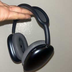 AirPod Maxes 