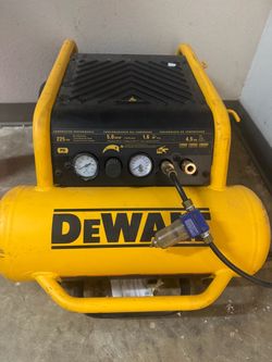 DeWalt 4.5 Gallon Portable Air Compressor