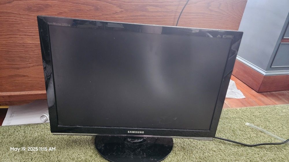 Samsung Syncmaster 2253LW 22" LCD monitor