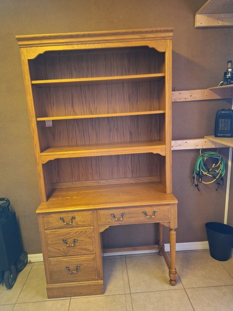 Desk/ Hutch