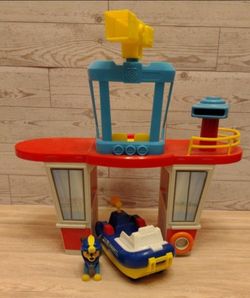 Paw Patrol beach tower with Chase