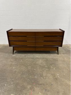 Hoke Wood Products Vintage MCM Walnut 8-Drawer Lowboy Dresser Fashion Maid Brass Pulls Dovetail 1950s 60s