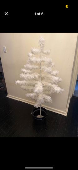 Beautiful Feather Christmas Tree