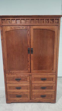 Wood Armoire / Hutch / TV Stand , includes Samsung 40“ TV