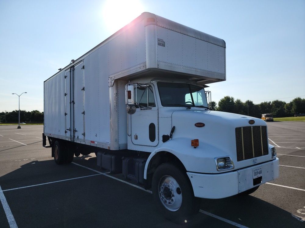 2004 Peterbilt 330