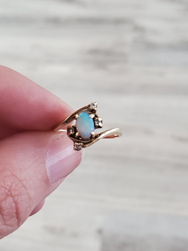 10k gold real diamond and real opal ring