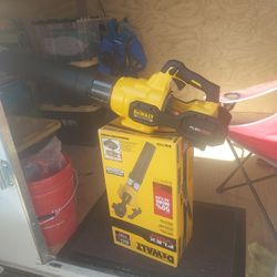 DEWALT
FLEXVOLT 60V MAX 125 MPH
600 CFM Brushless Cordless
Battery Powered Blower (Tool
Only)
