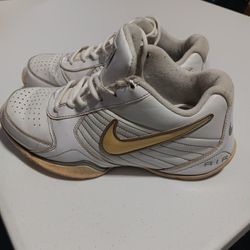 Nike Bassline Basketball Sneaker
