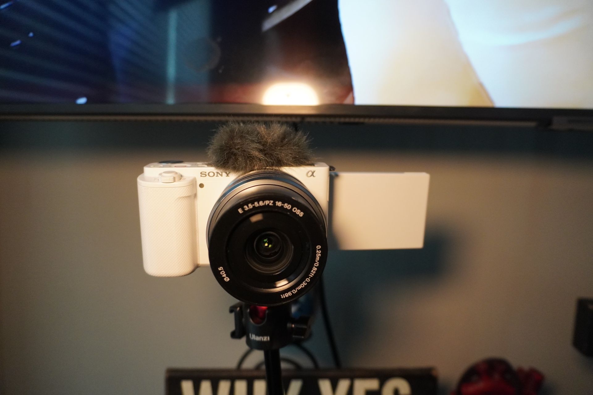 Sony ZV-E10 Mirrorless camera w/ 16-50mm Lens 