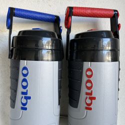 Igloo 64 Oz Jugs