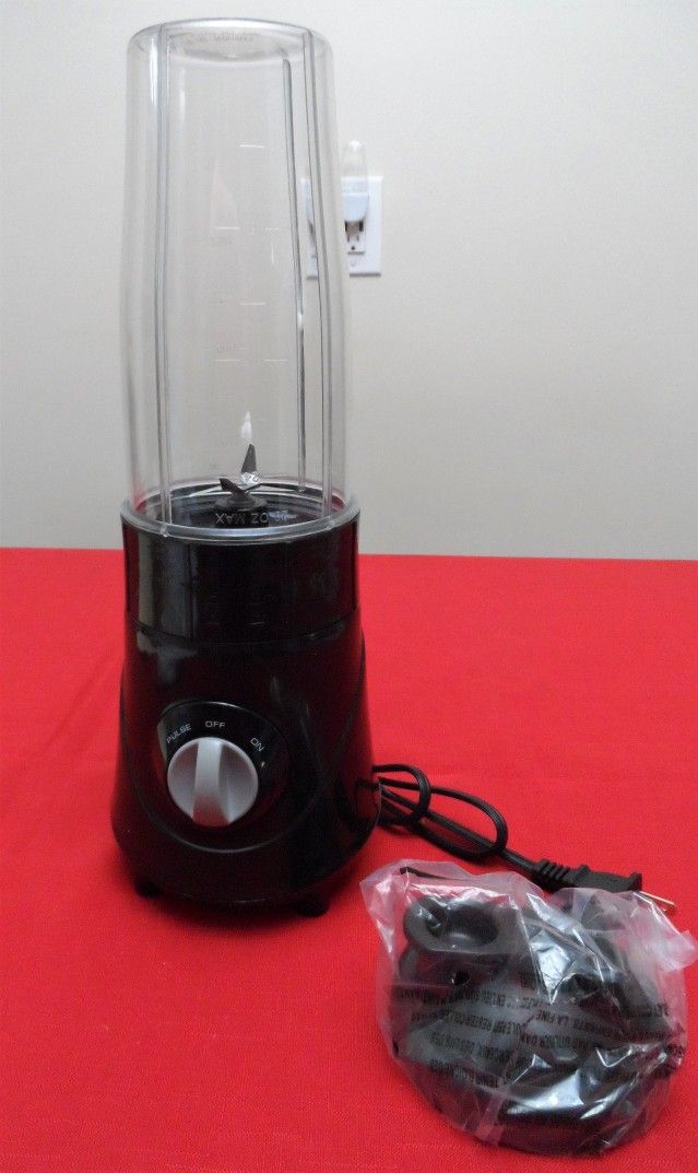 Smoothie Blender - Perfect Size for One - NEW