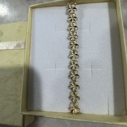 14k Gold Hawaiian flower bracelet 
