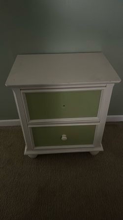 Has a little marks on the white top part, the knob if fixable, but we just don’t use it anymore