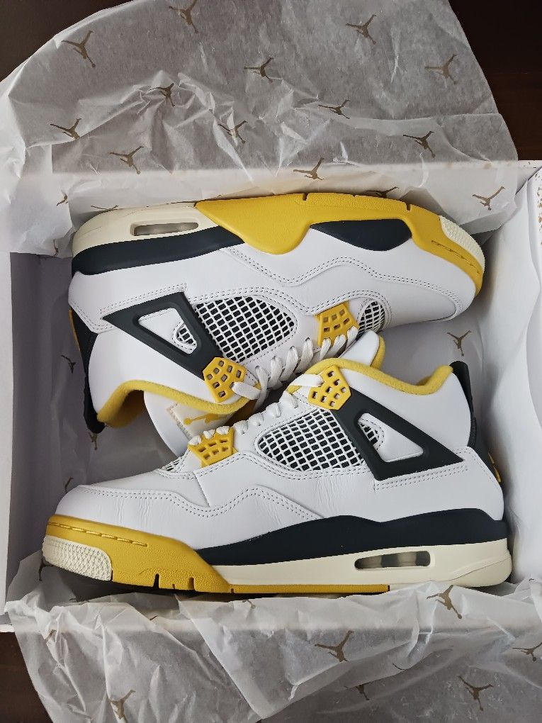 WMNS Air Jordan 4 Retro "Vivid Sulfer "