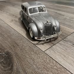 Diecast 1/18 Scale 1936 Chrysler Airflow Signature Models Missing Back Bumper Otherwise Good Condition 