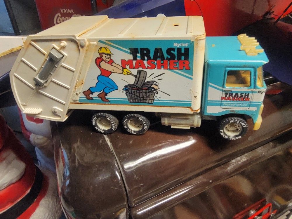 Nylite Trash Master