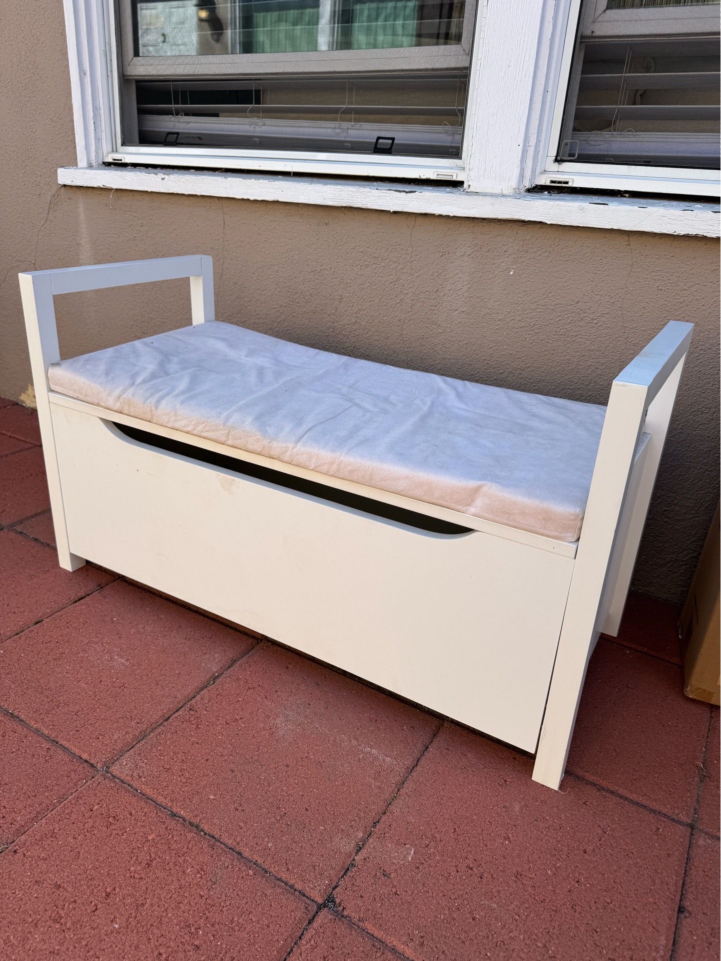 Cutest Little Storage Bench