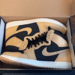 Air Jordan 1 Retro High OG Heirloom Size 10.5