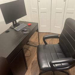 24 Inch Monitor + Rolling Chair - Both In Very Good Condition 