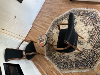 Furniture Set: 2 Chairs, Table & Rug – Excellent Condition