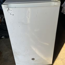 GE® COMPACT REFRIGERATOR GME04GGKBWW White Small