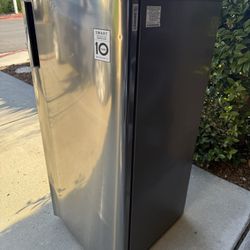 Brand New LG Fridge And Freezer 6 Cu Ft