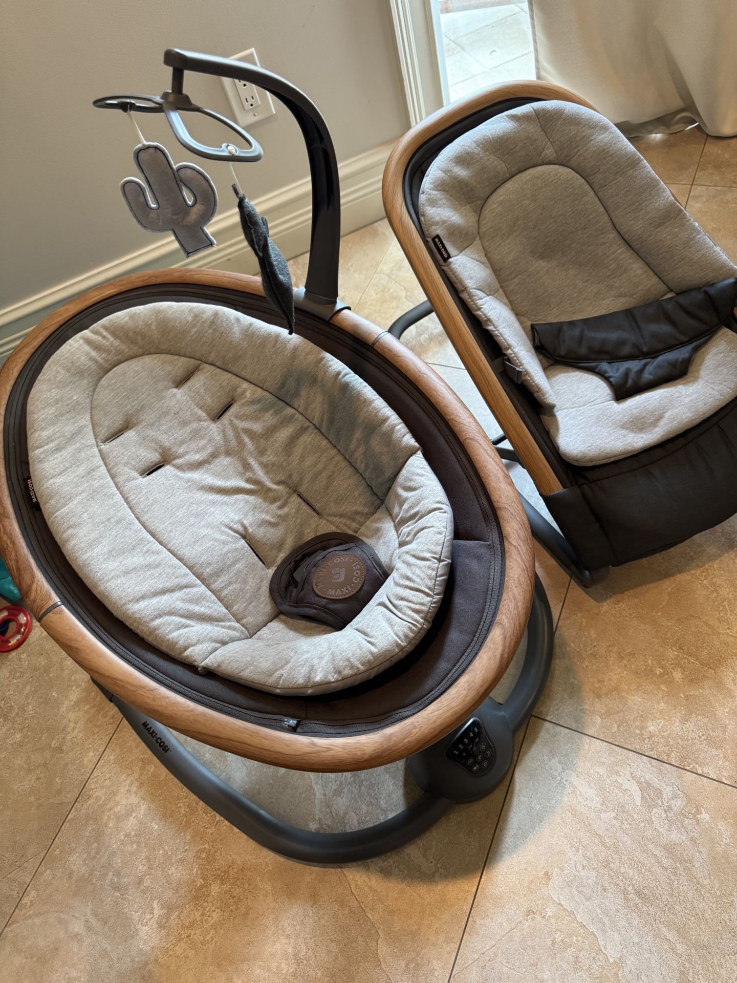 Maxi Cosi Baby Swing-Great condition (like new)