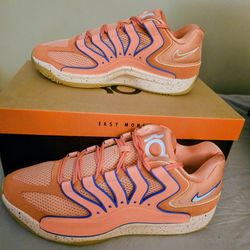 KD18 BRAND NEW NEVER WORN MEN'S SIZE 14